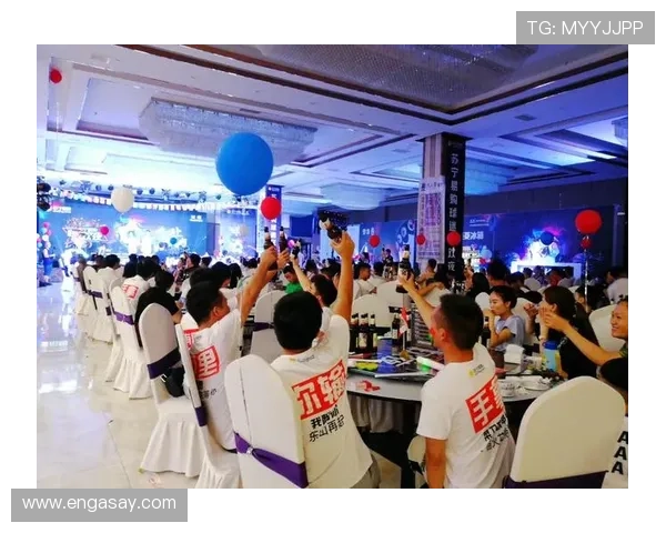 激情燃烧的世界杯现场氛围点燃全球球迷狂欢之夜共同见证荣耀与梦想绽放 - 副本 (4)